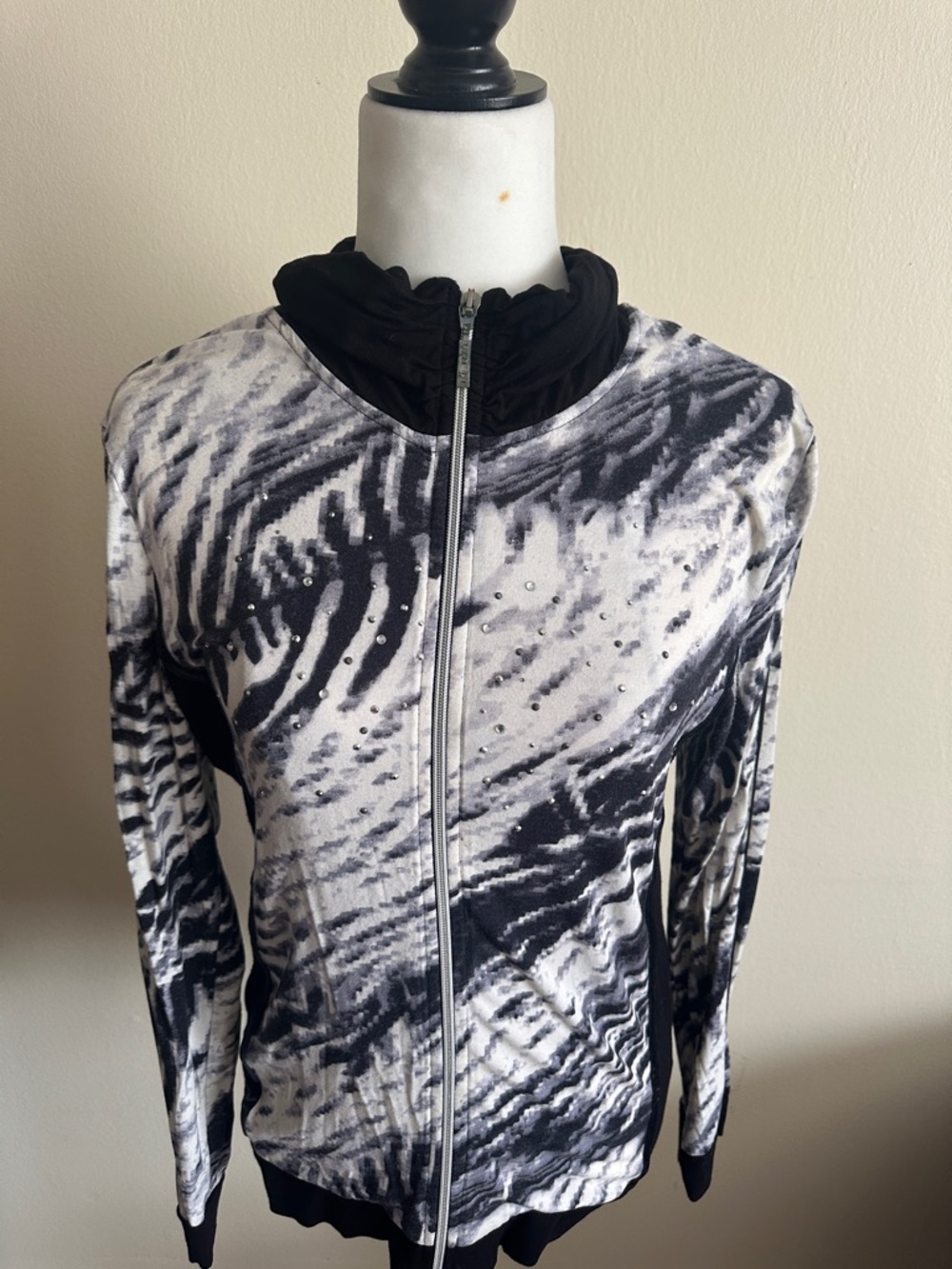 Women's Black & White Patterned Bomber Jacket with Zip